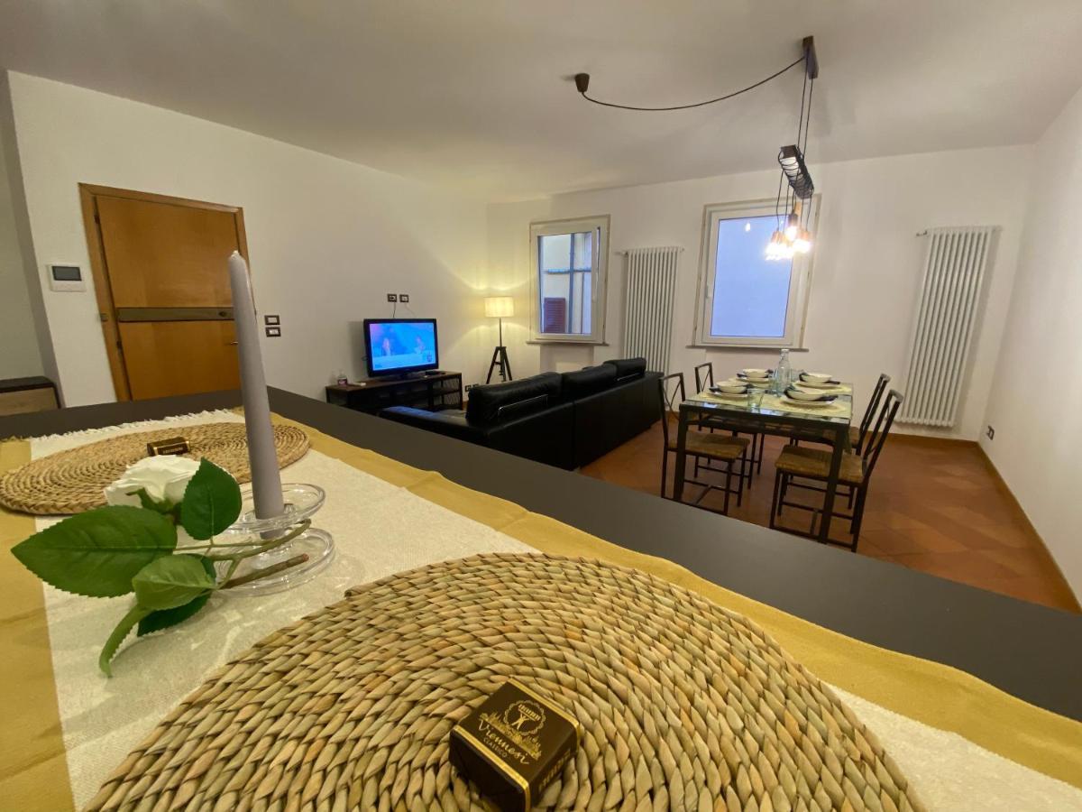 Honey Apartment Чезена Екстериор снимка