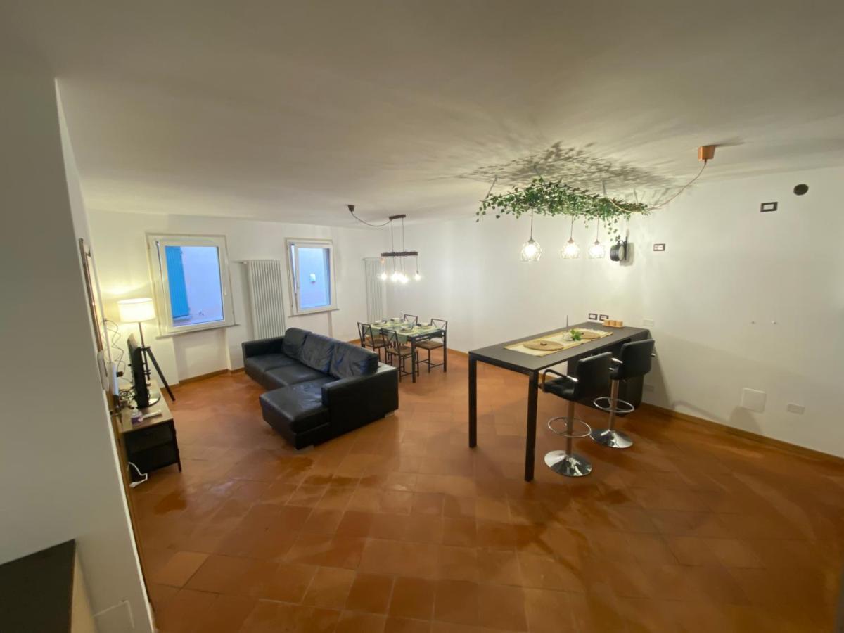 Honey Apartment Чезена Екстериор снимка