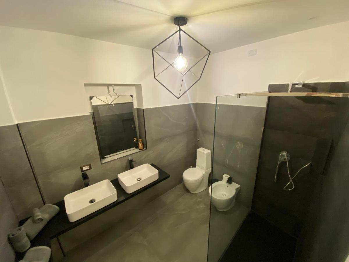 Honey Apartment Чезена Екстериор снимка