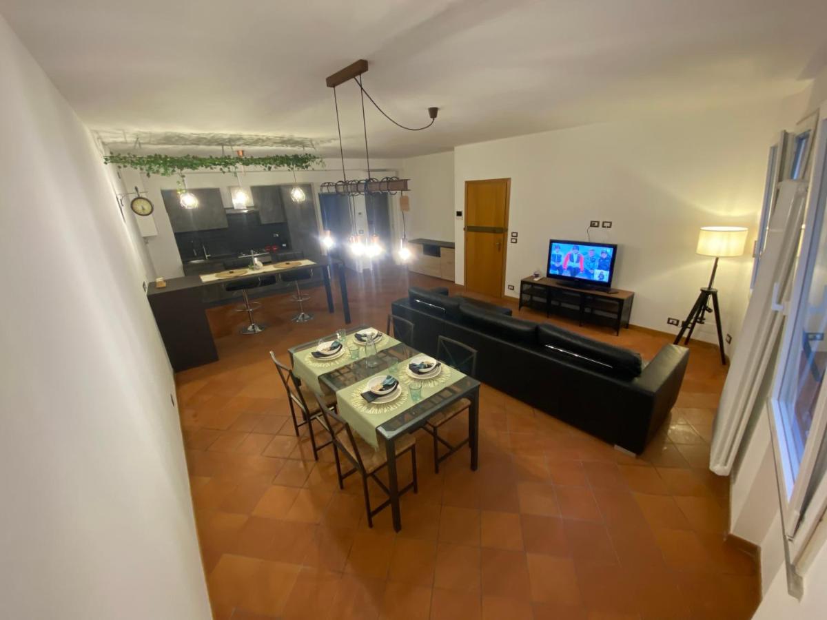 Honey Apartment Чезена Екстериор снимка